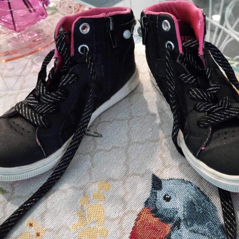 Girls Size 11.5 Black Pink Zipper Hightop Sneakers by Skechers